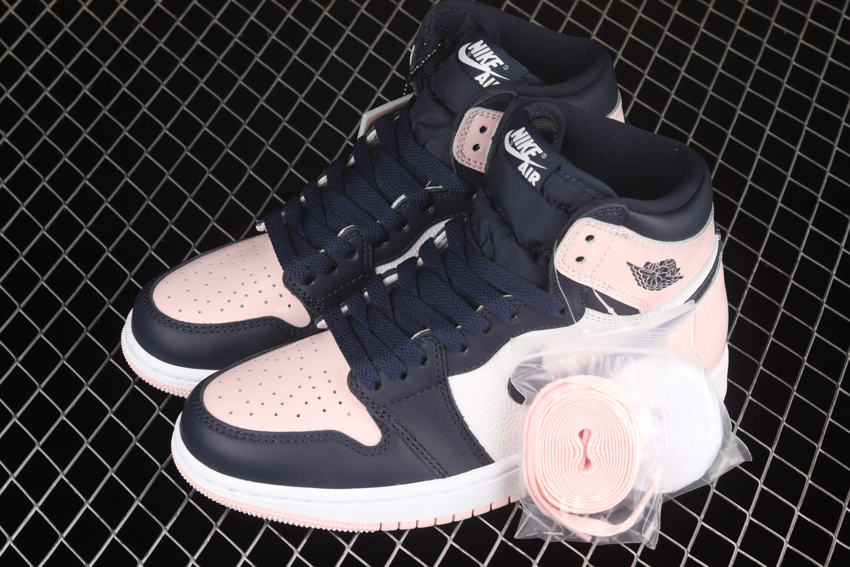 All Categories Air Jordan Jordan Series Basketball Shoes Air Jordan 1 High Pure Original Version Air Jordan 1 High OG Atmosphere AJ1 Joe 1 Bubble Gum High Top Basketball Shoes DD9335-641